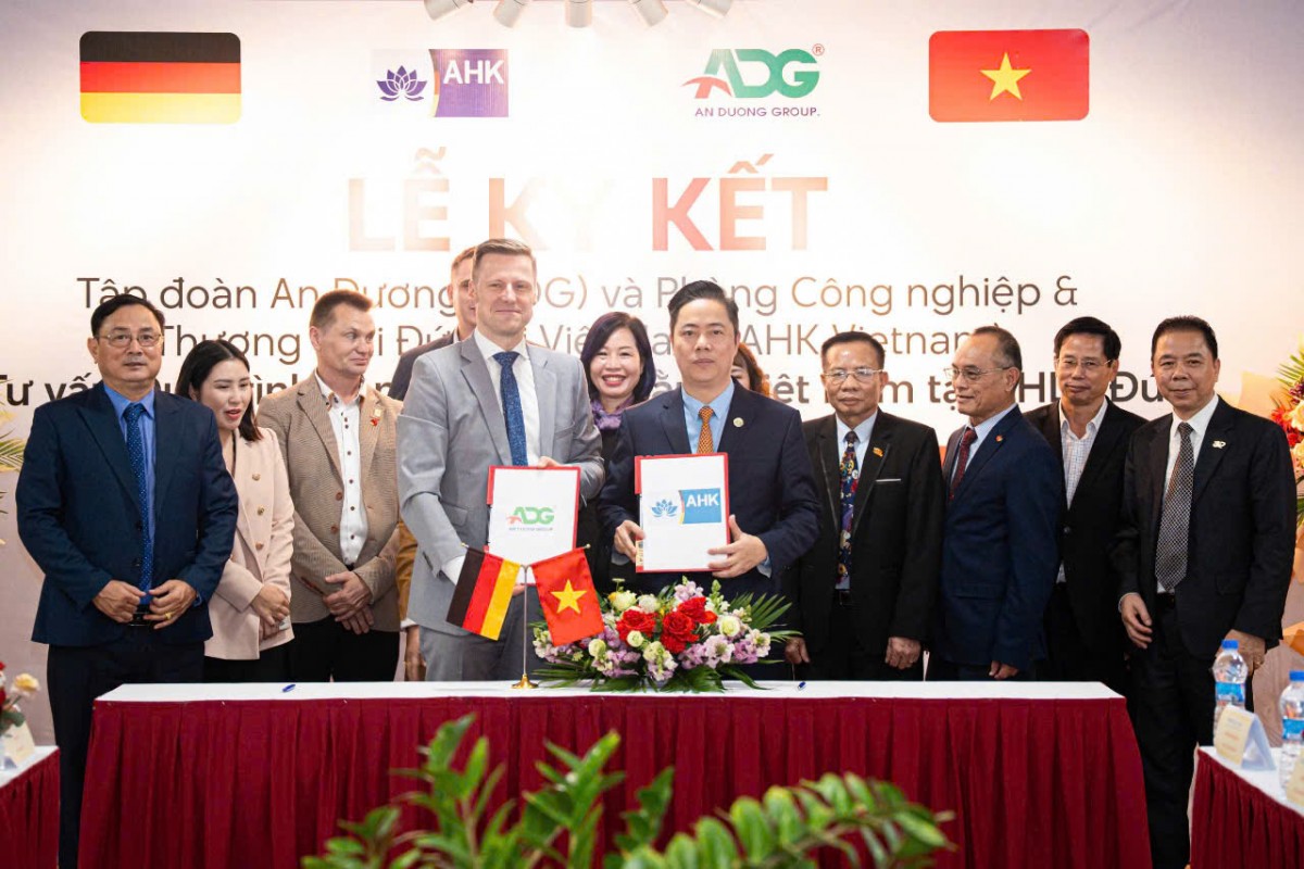 Đại diện Tập đoàn An Dương và AHK Việt Nam ký kết hợp tác.